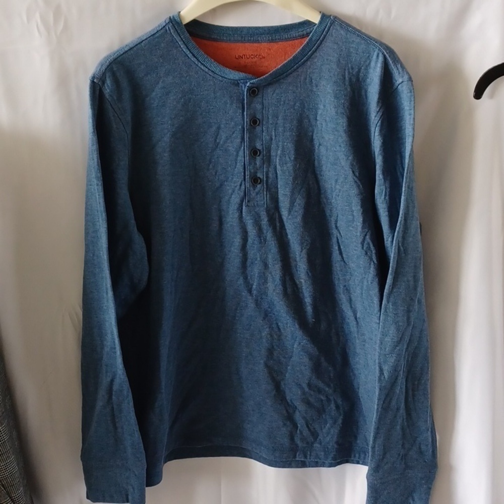 UnTUCKit brand Mens long sleeve blue Henley. Size XL